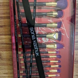 Sonia Kashuk limited edition makeup brush set